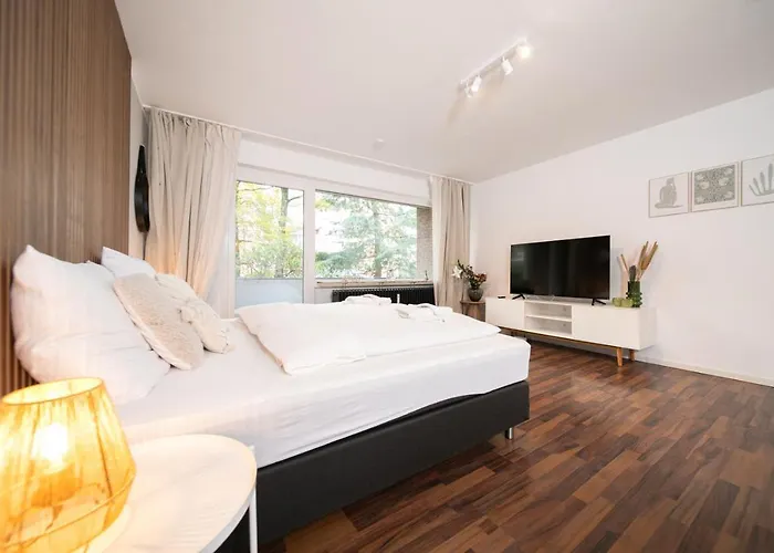 Favorite - And - Westfeld *