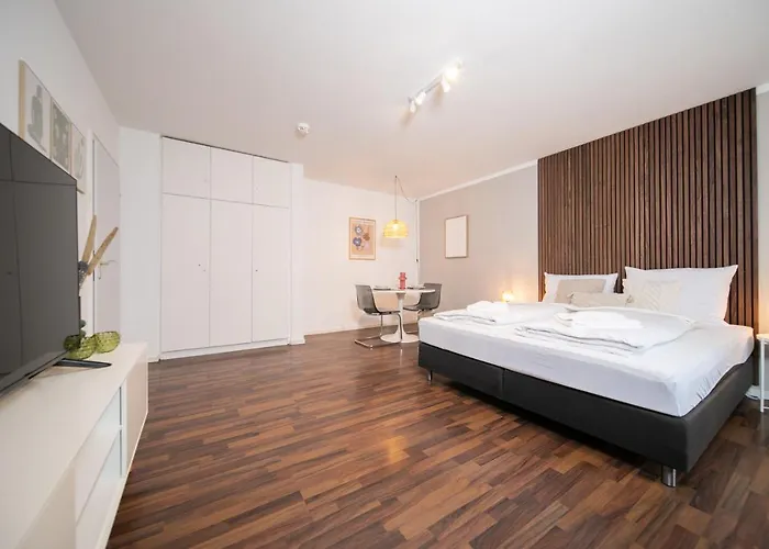 Favorite - And - Westfeld * Neuss